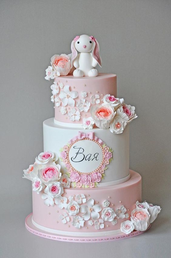 Torta infantil conejo y flores